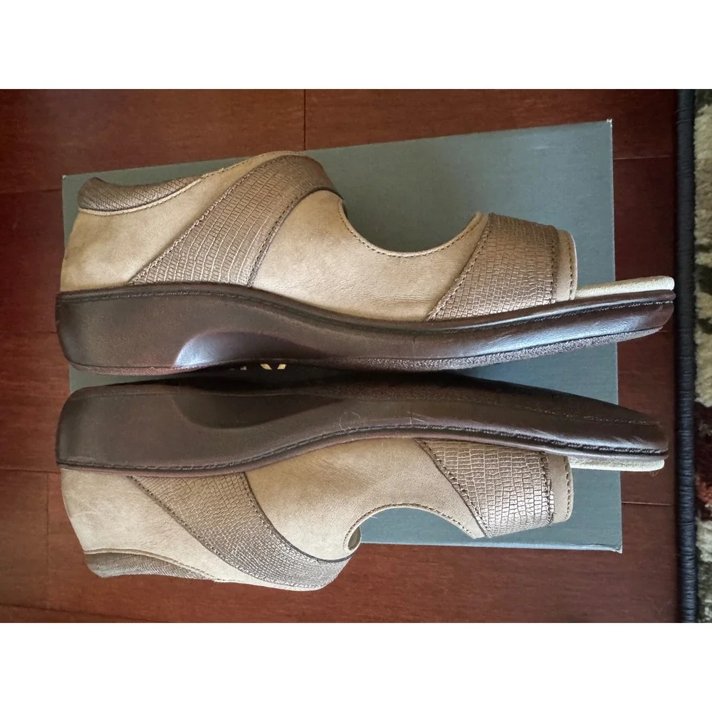 Aravon Duxbury Two Strap Taupe Suede Metallic Sandals CH4079 Womens 10 2E Wide